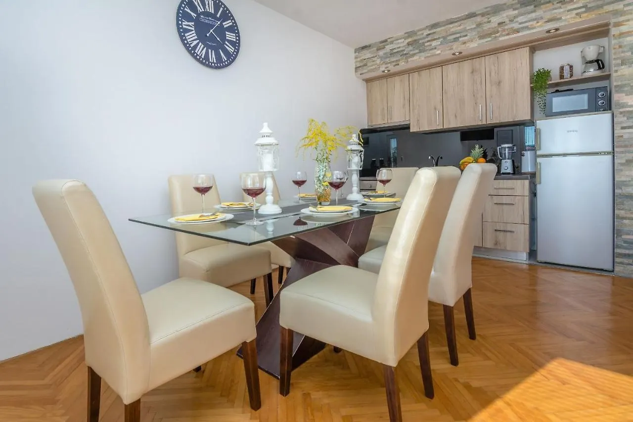 Apartment Radovic Nives Vir 0*,