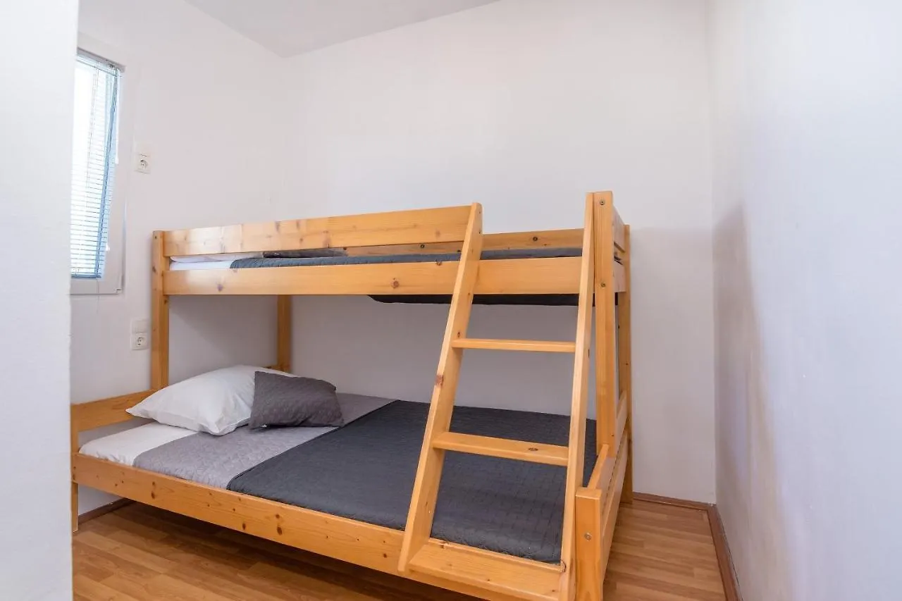 Apartment Radovic Nives Vir